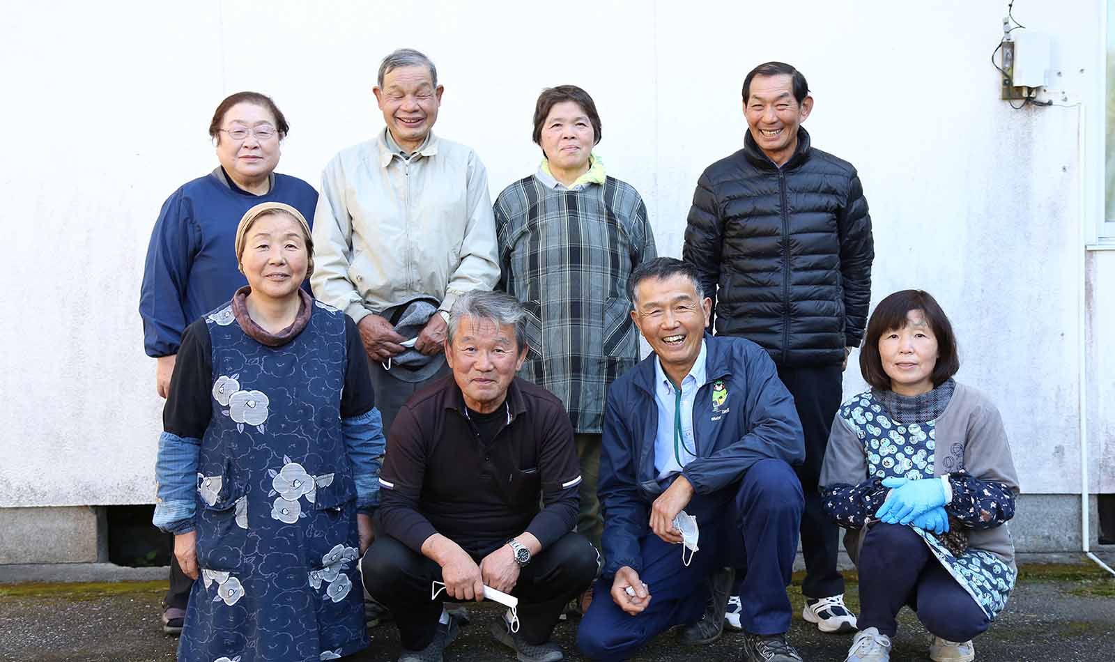 塩や味噌を付けて食べる“きぬかづき”